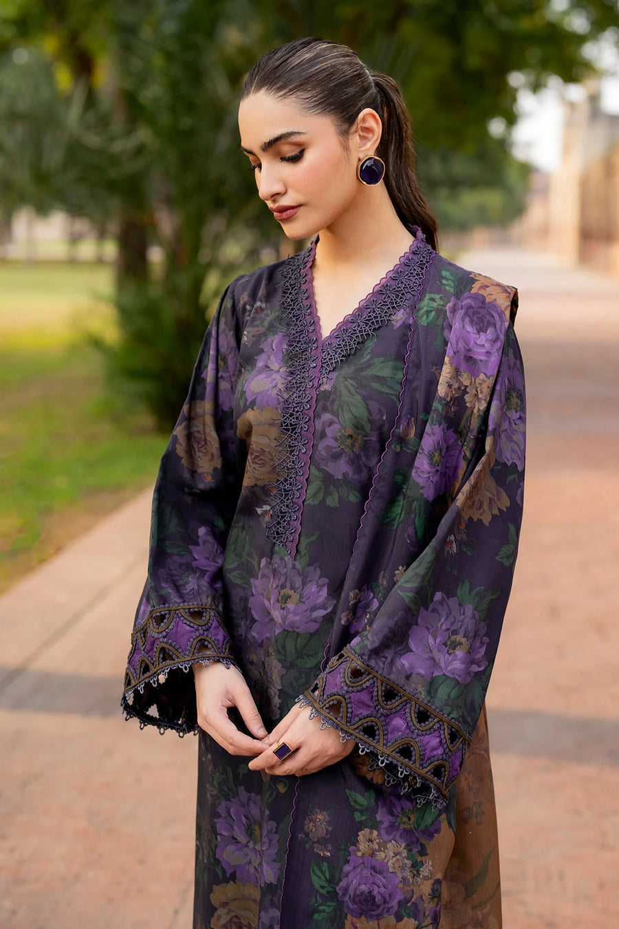 03-Piece Embroiderd Lawn Suit With Elegant Digital Printed Chiffon Dupatta