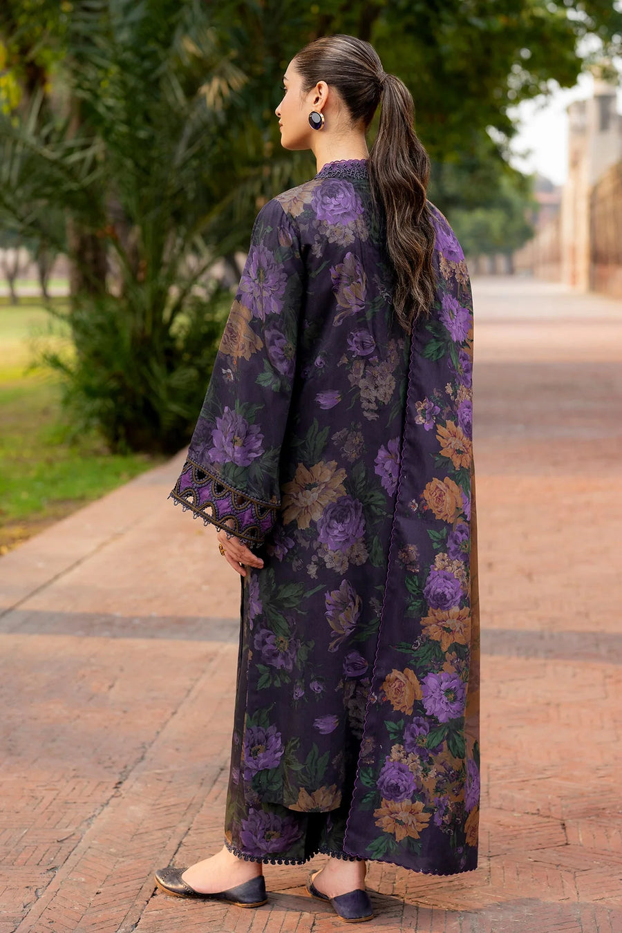 03-Piece Embroiderd Lawn Suit With Elegant Digital Printed Chiffon Dupatta