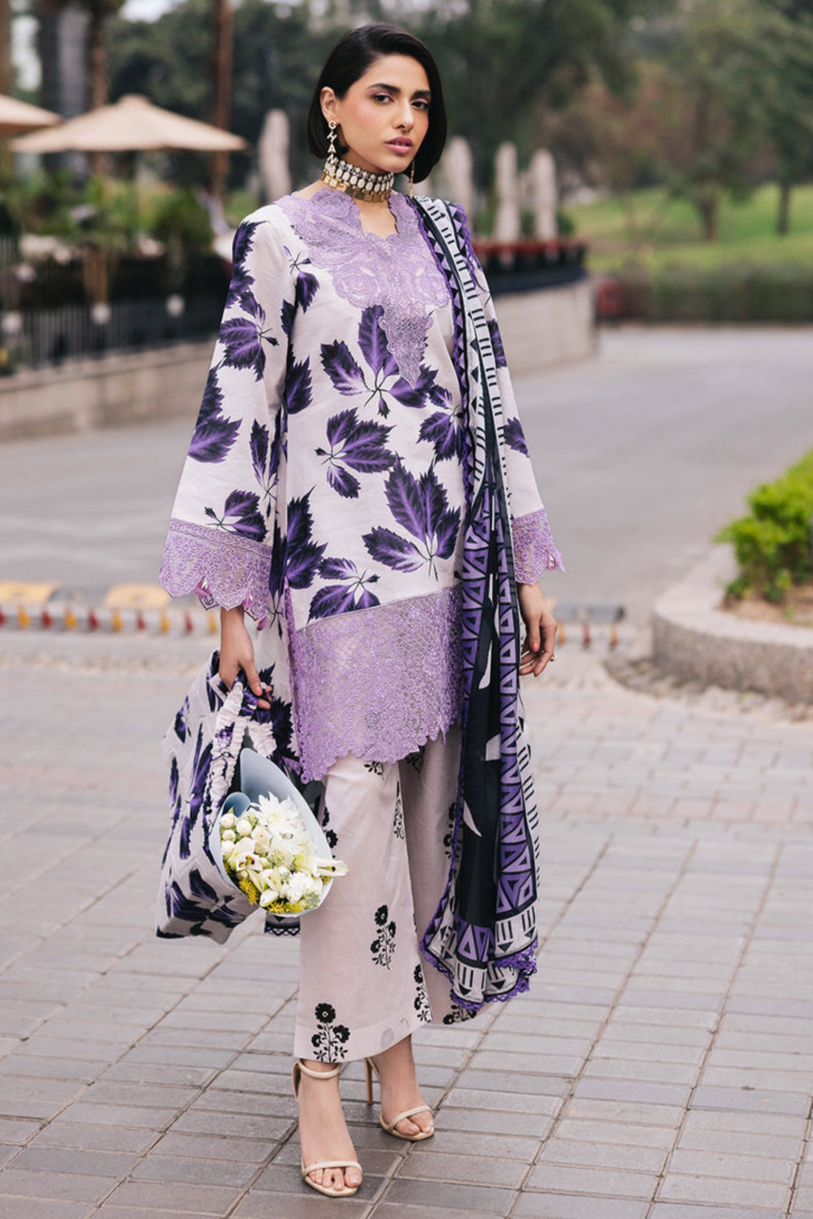 Broadway Luxury Lawn 25