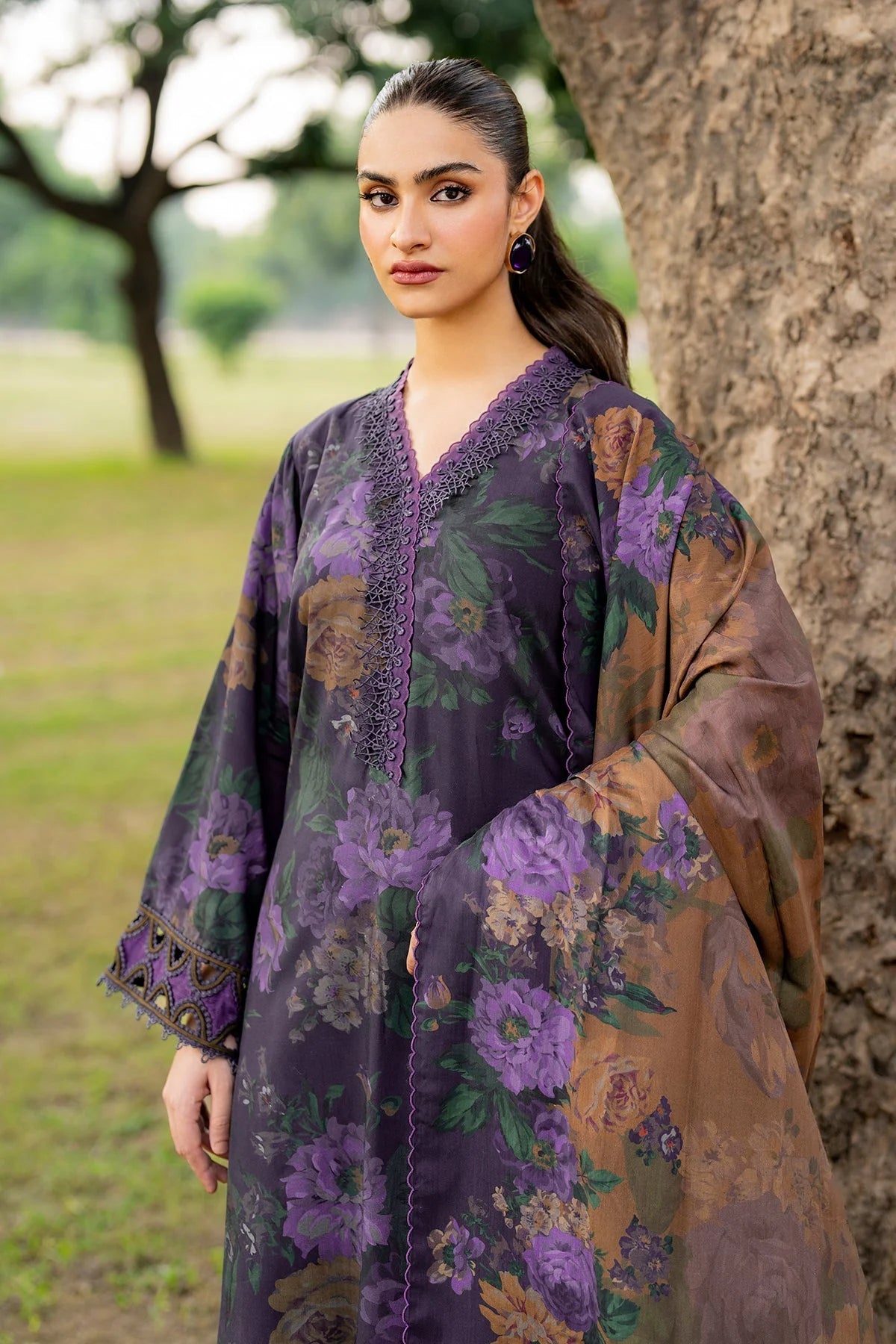 03-Piece Embroiderd Lawn Suit With Elegant Digital Printed Chiffon Dupatta