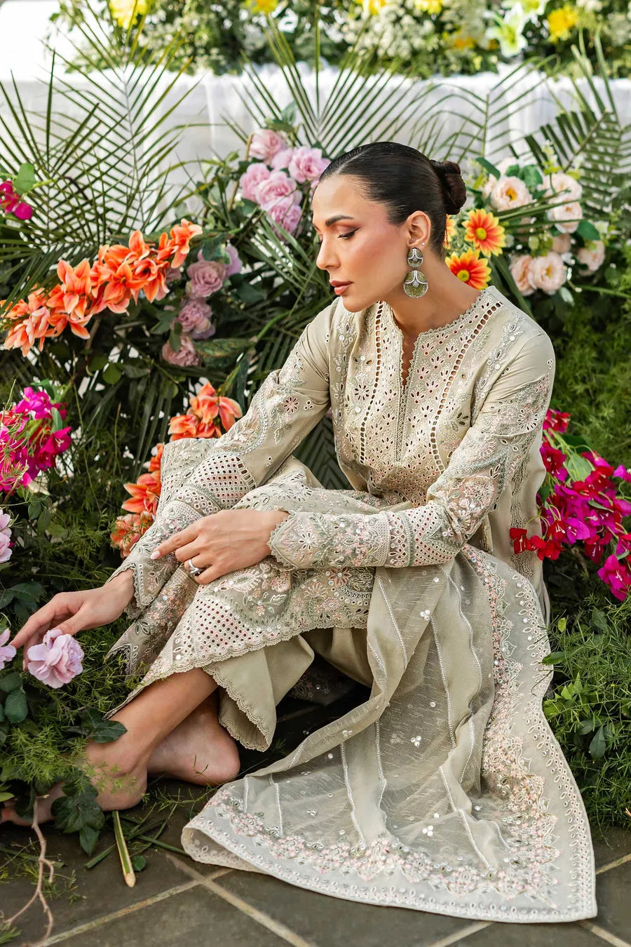 Light Sage: 03-Piece Cotton Suit With Organza Dupatta | Ready To Wear