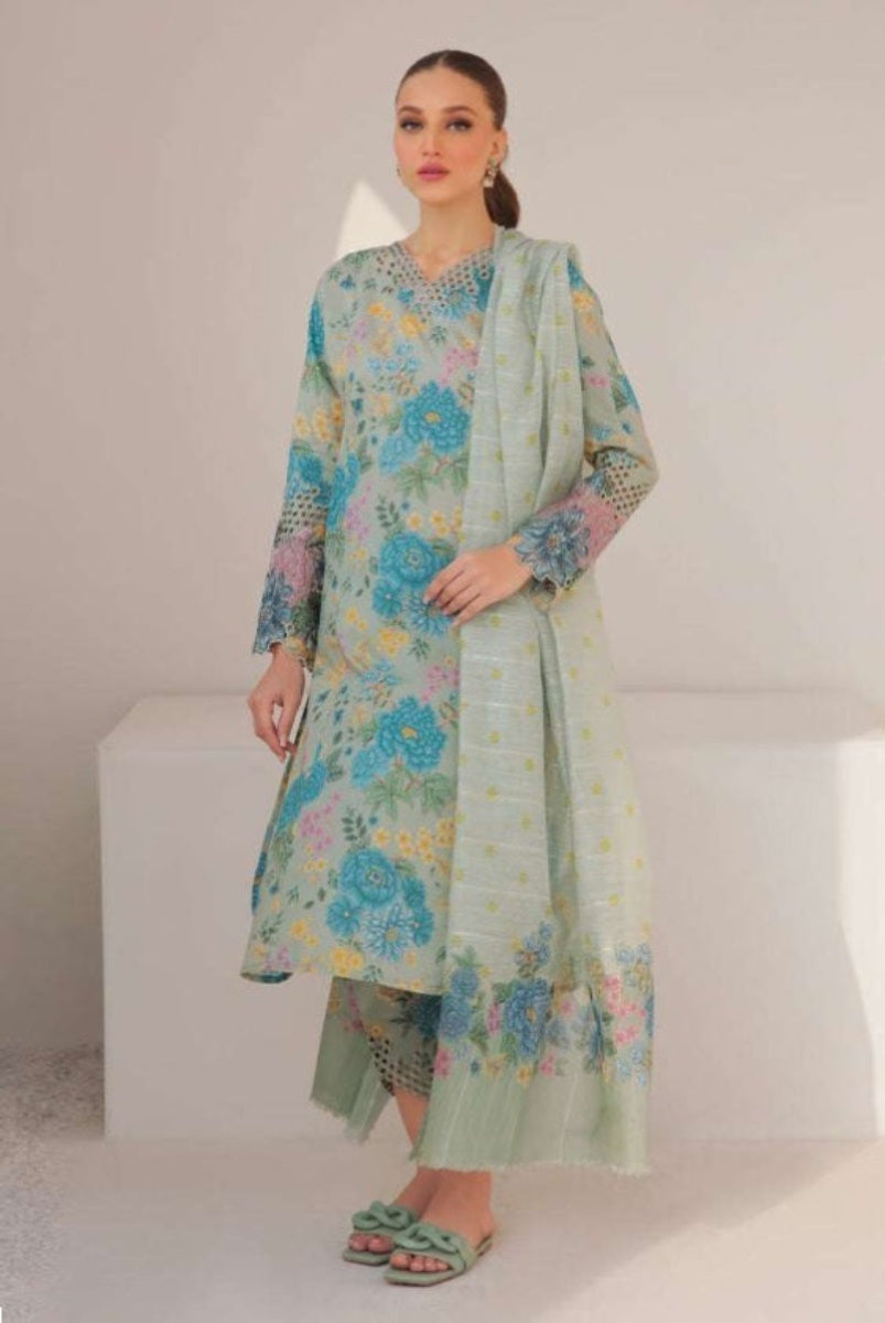 – Luxury Lawn Suit 2025