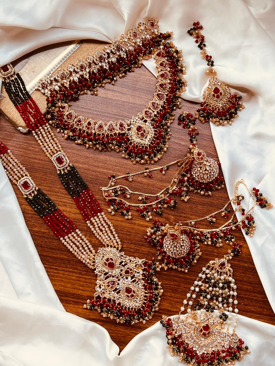Grand Kundan Pearl Bridal Jewelry Set