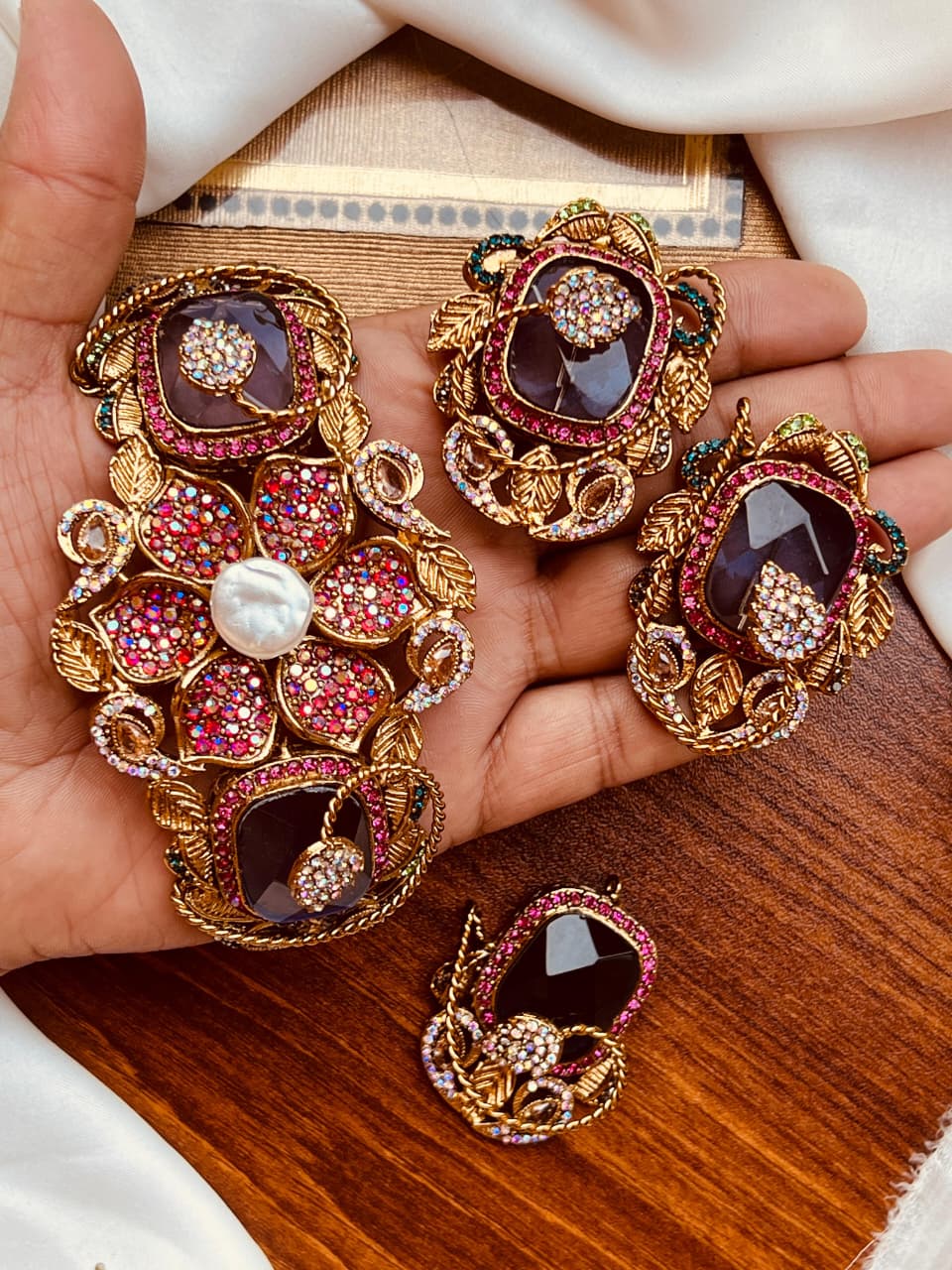 Luxurious Kundan and Meenakari Jewelry Set