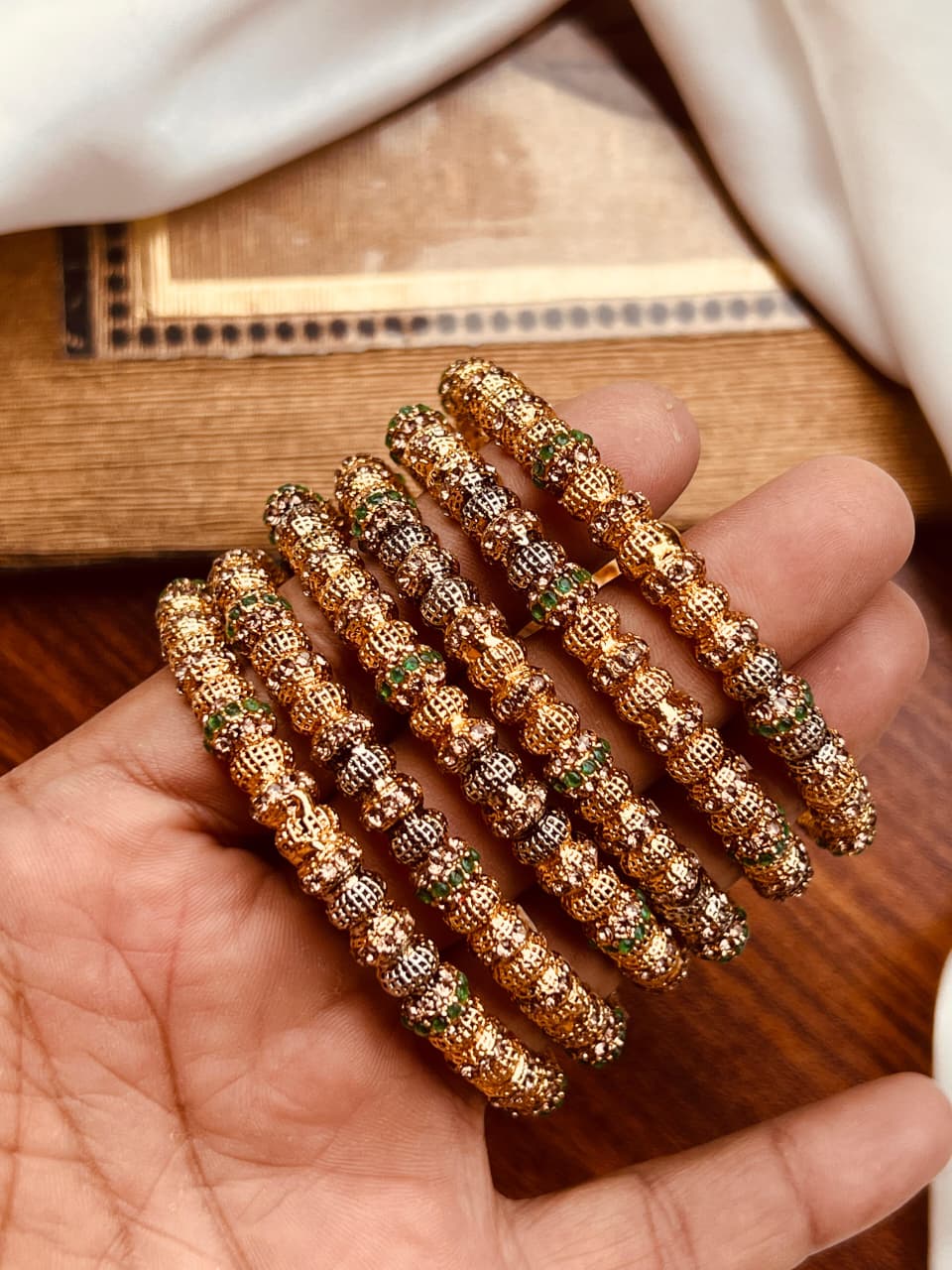 Luxurious 6-Piece Emerald Zircon Bangle Set