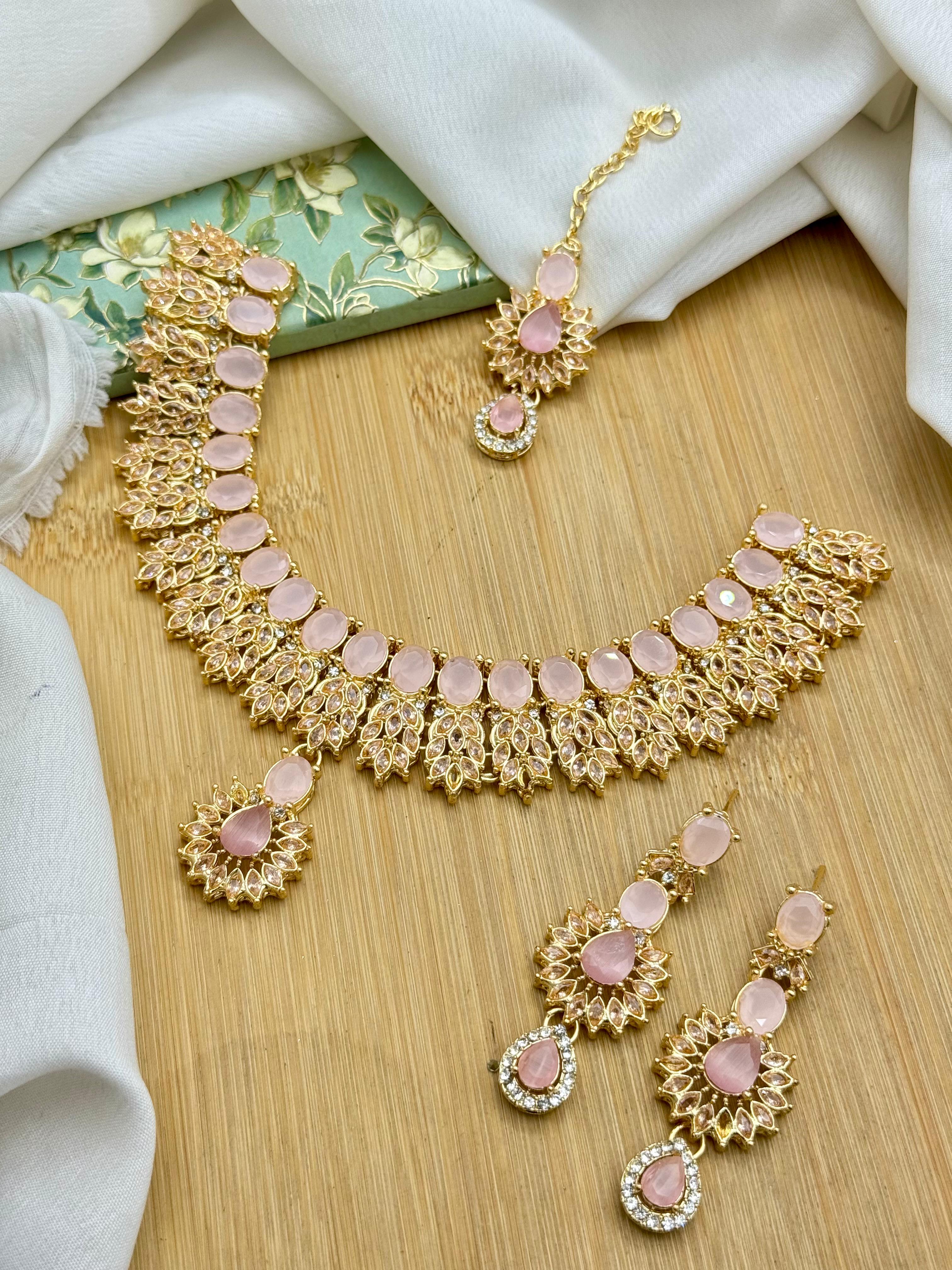 Sparkling Emerald Kundan Necklace Set