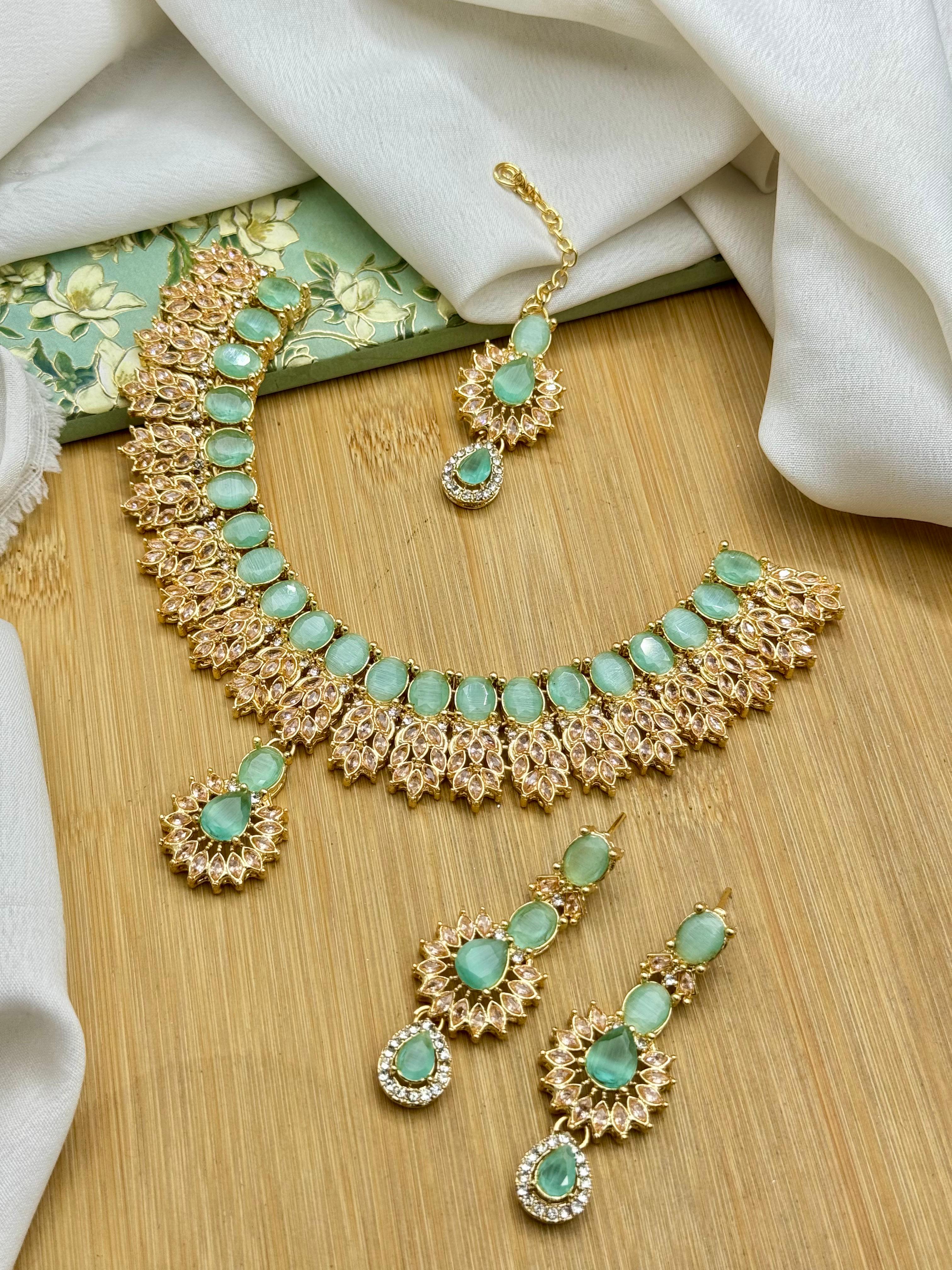 Sparkling Emerald Kundan Necklace Set
