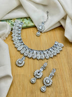 Sparkling Emerald Kundan Necklace Set