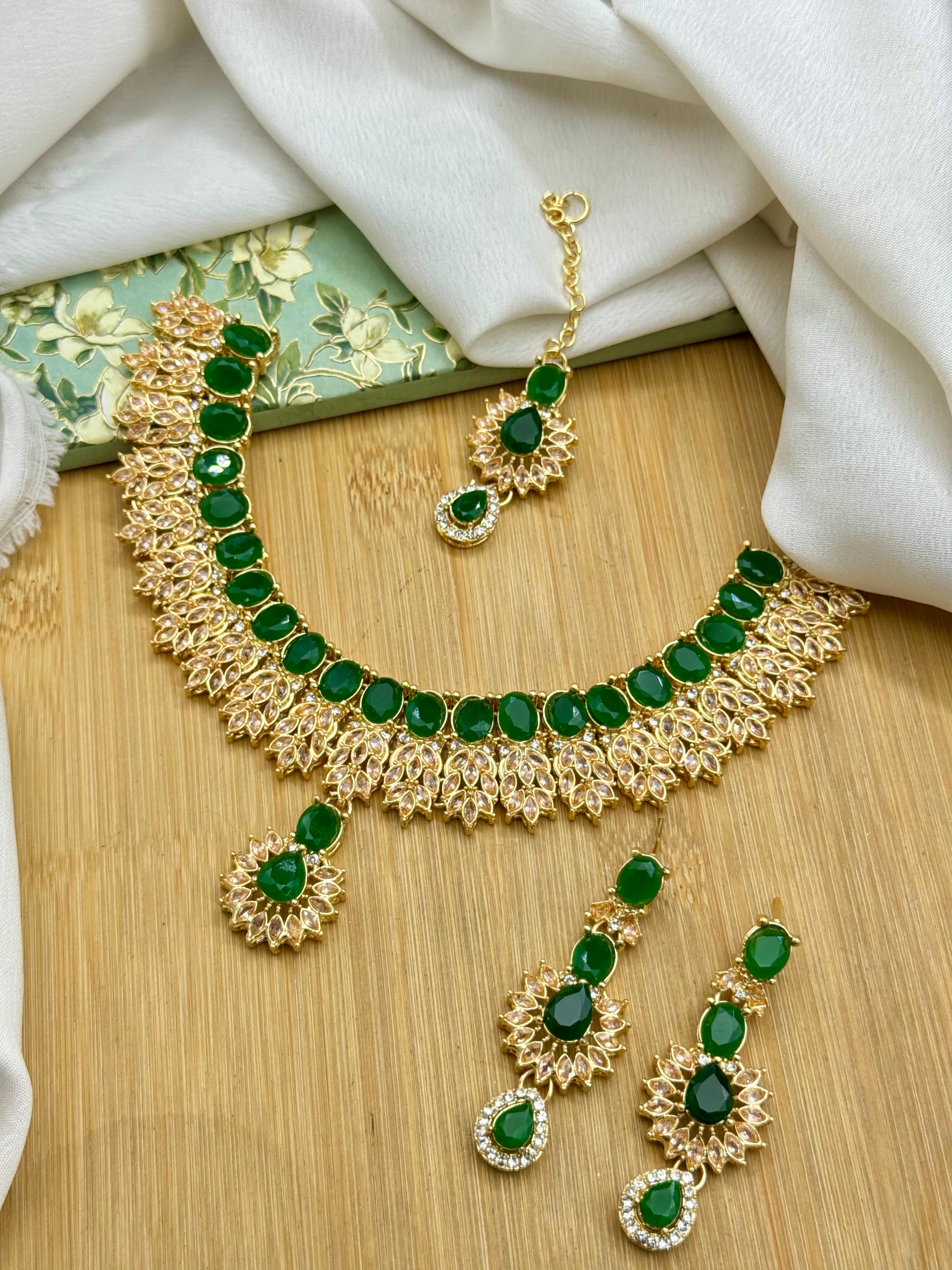 Sparkling Emerald Kundan Necklace Set