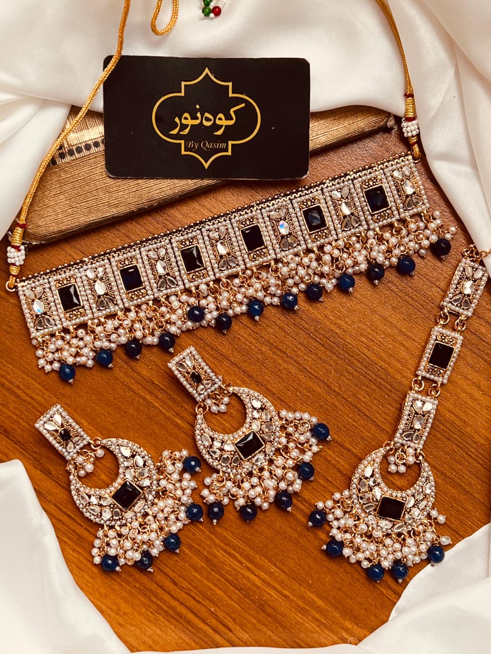 Luxury Silver Bridal Choker Set with Crystal & Pearl Detailing