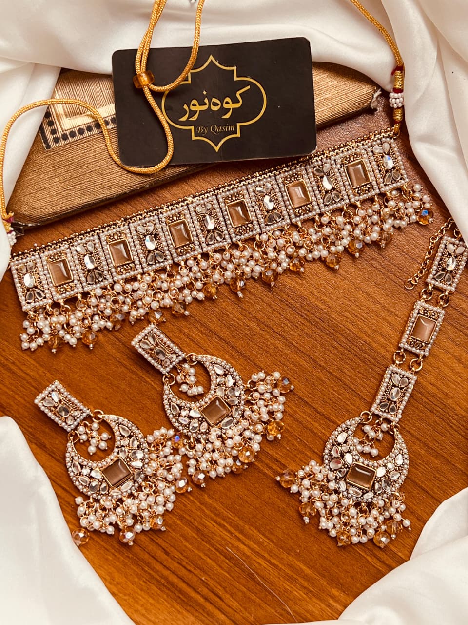 Luxury Silver Bridal Choker Set with Crystal & Pearl Detailing