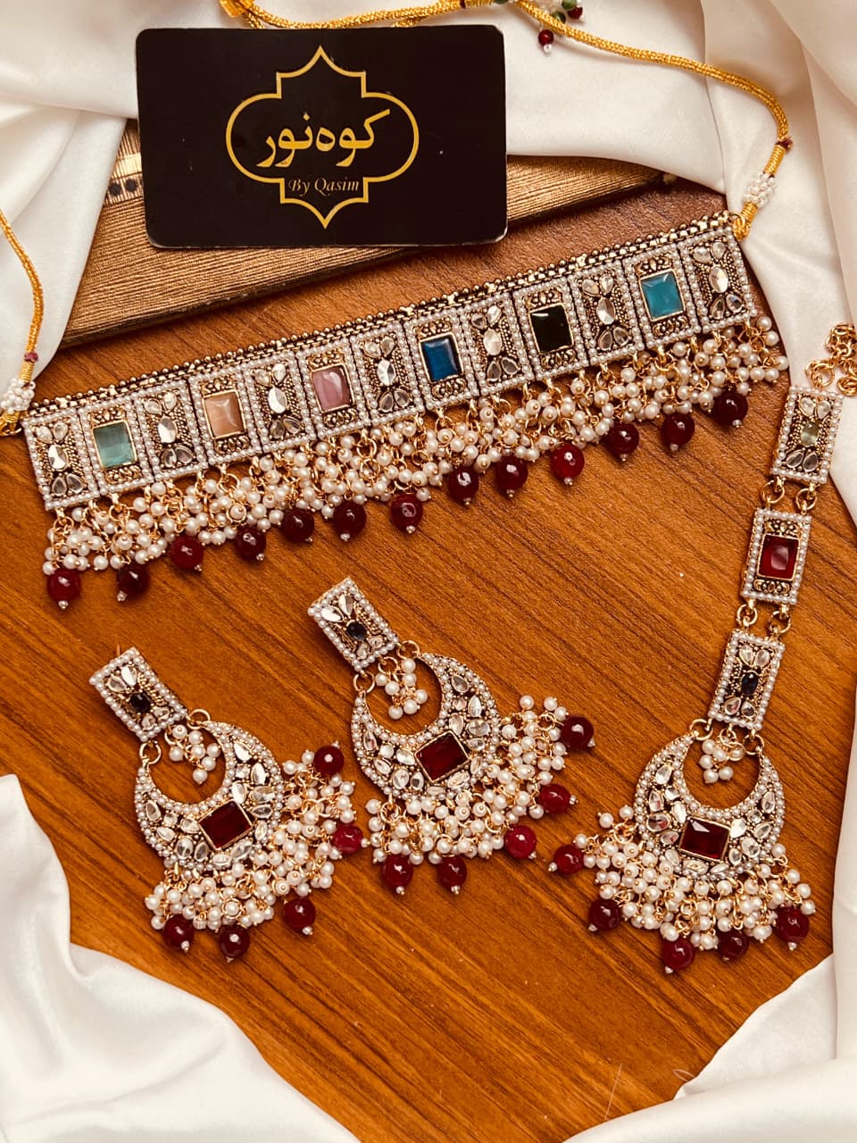 Luxury Silver Bridal Choker Set with Crystal & Pearl Detailing