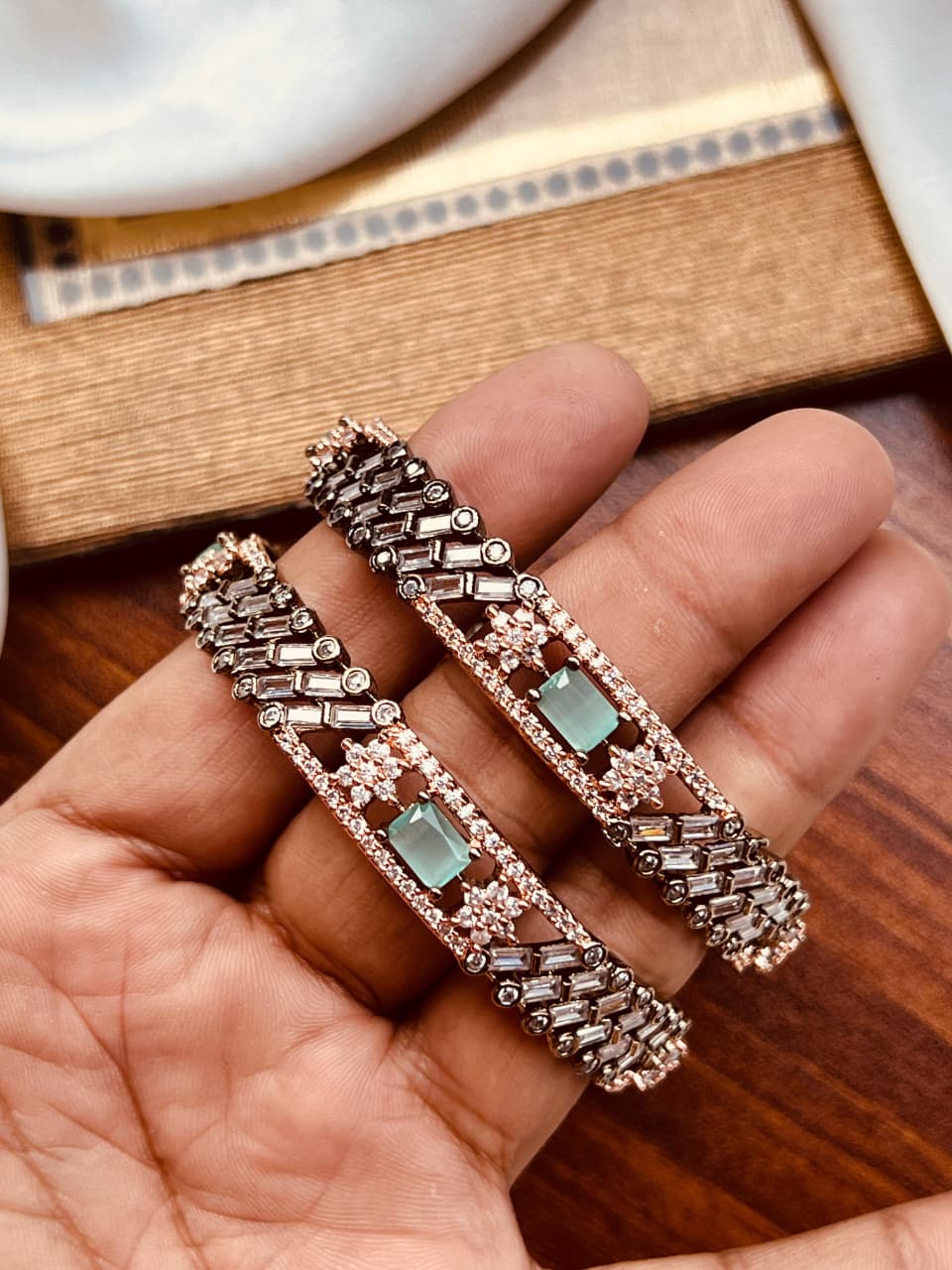 Victorian Grace: Premium 2-Piece Zircon Bangle Set