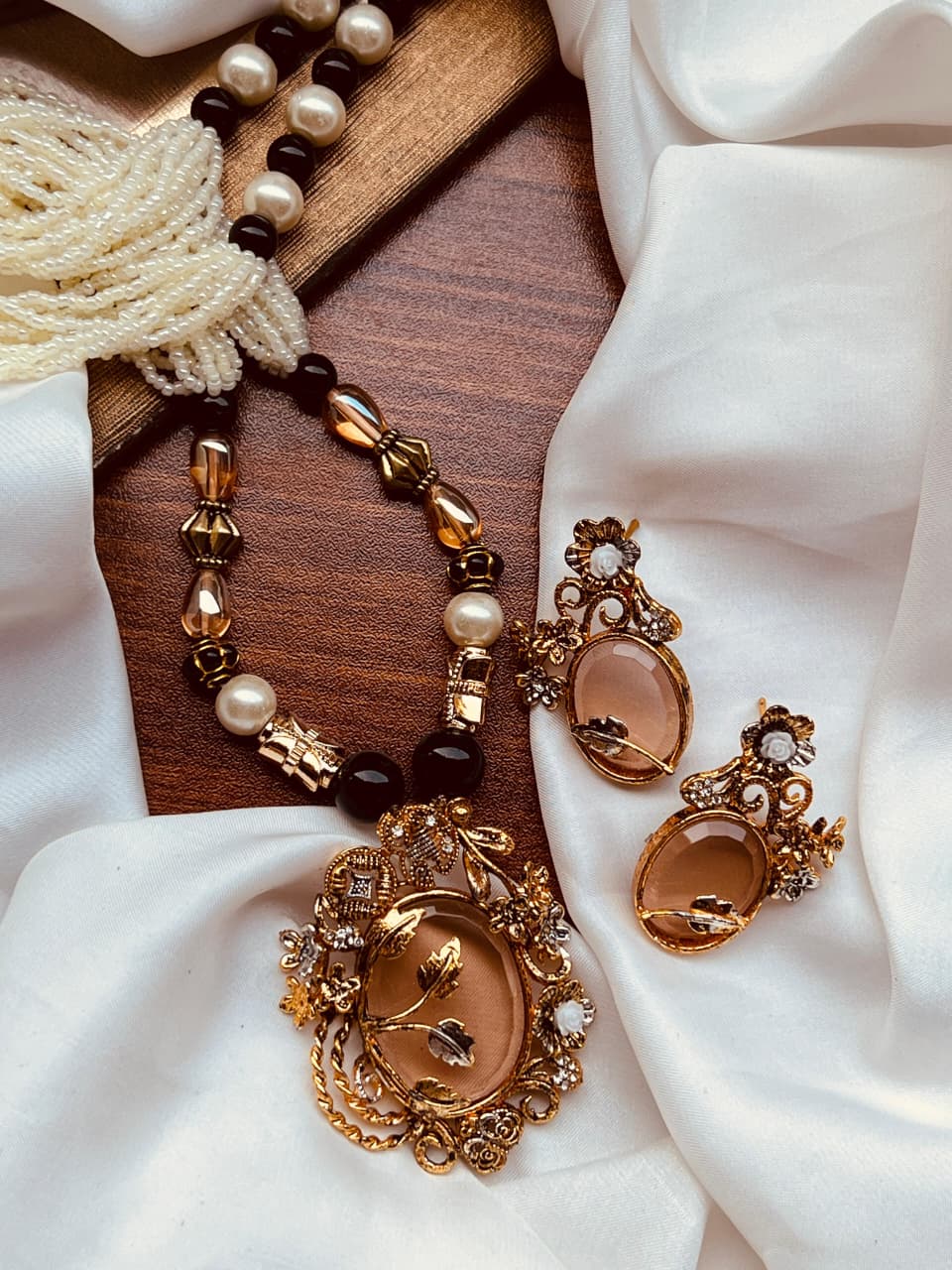 Royal Heritage Sky Blue Pendant & Pearl Mala Set