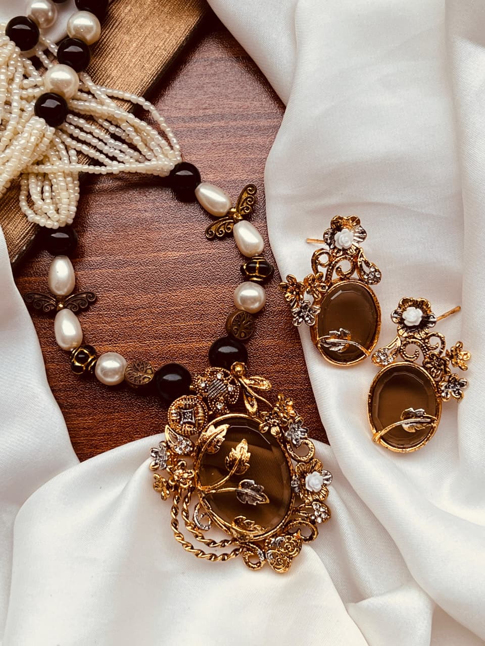 Royal Heritage Sky Blue Pendant & Pearl Mala Set