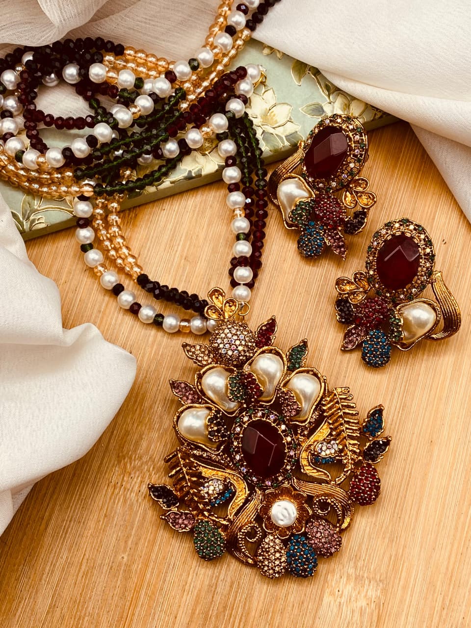 Emerald & Antique Gold Heritage Pendant Set