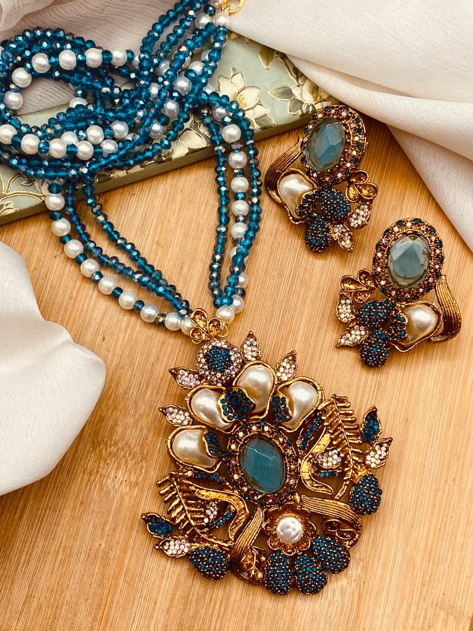 Emerald & Antique Gold Heritage Pendant Set