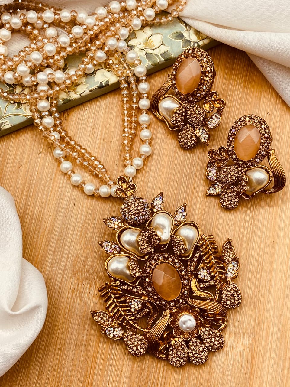 Emerald & Antique Gold Heritage Pendant Set