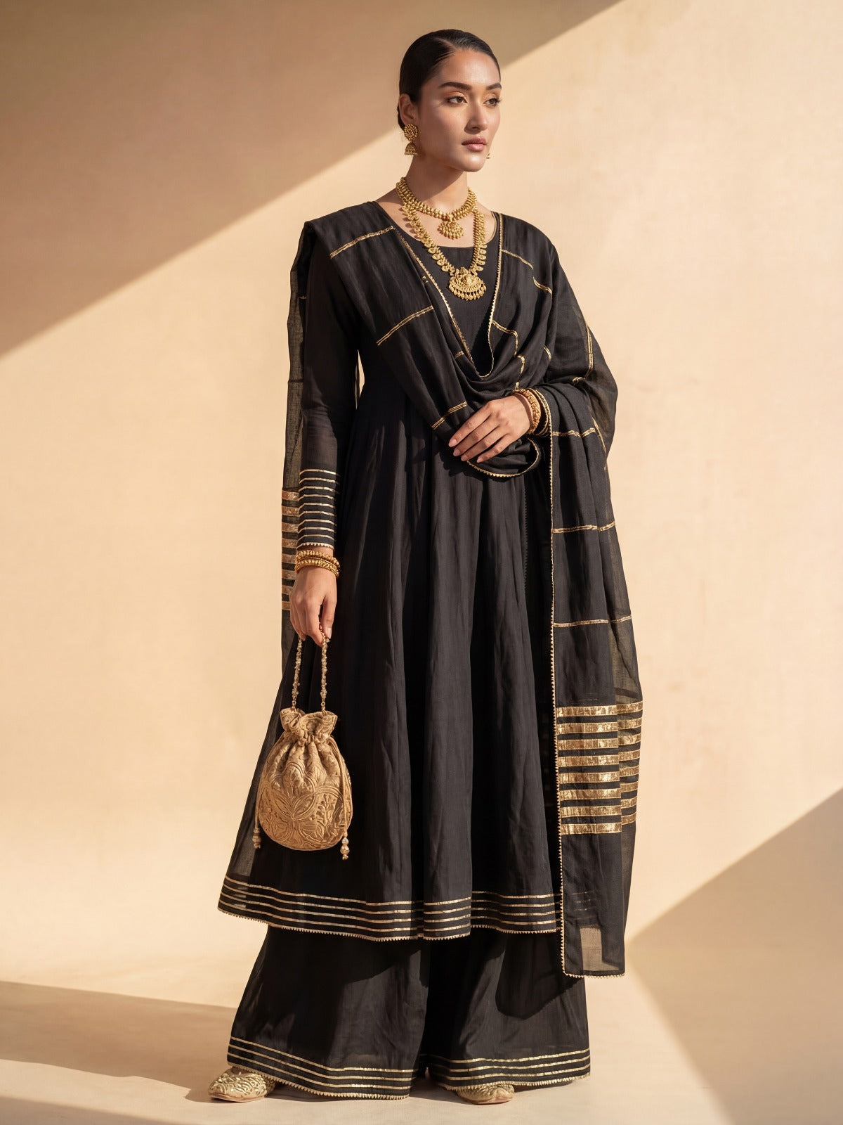 Mahira - Black