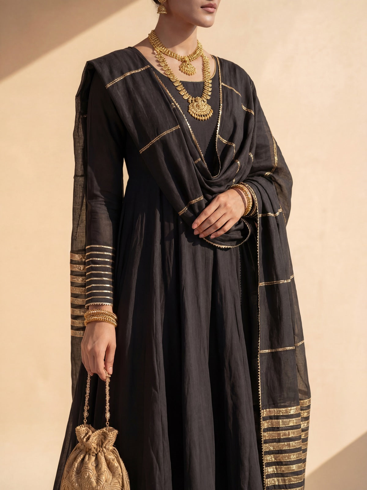 Mahira - Black