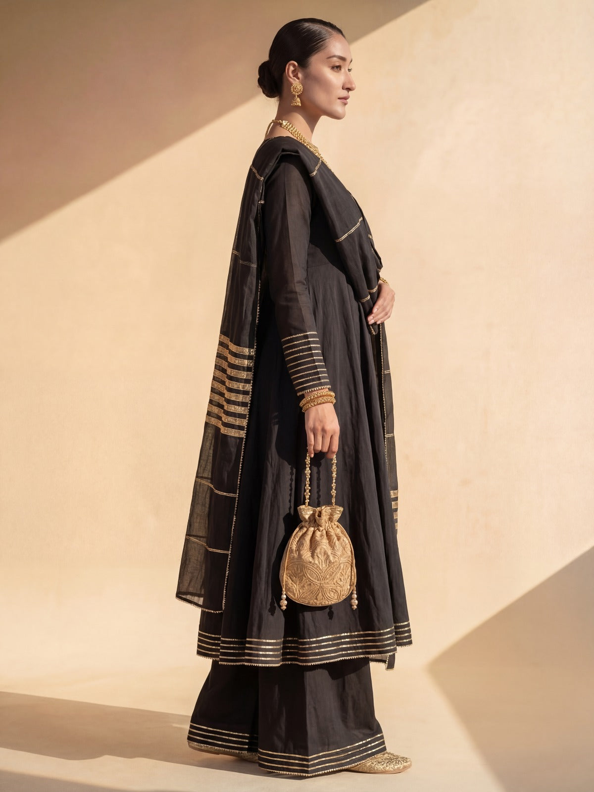 Mahira - Black