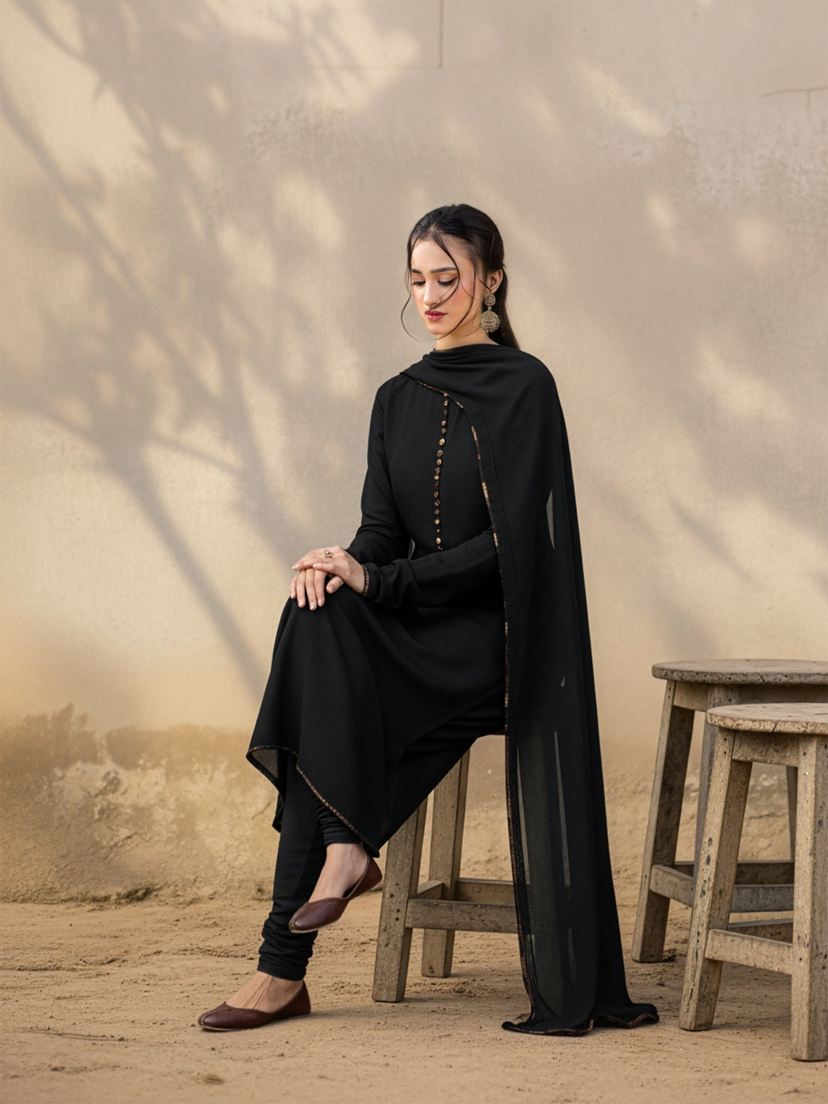 Sanam - Black
