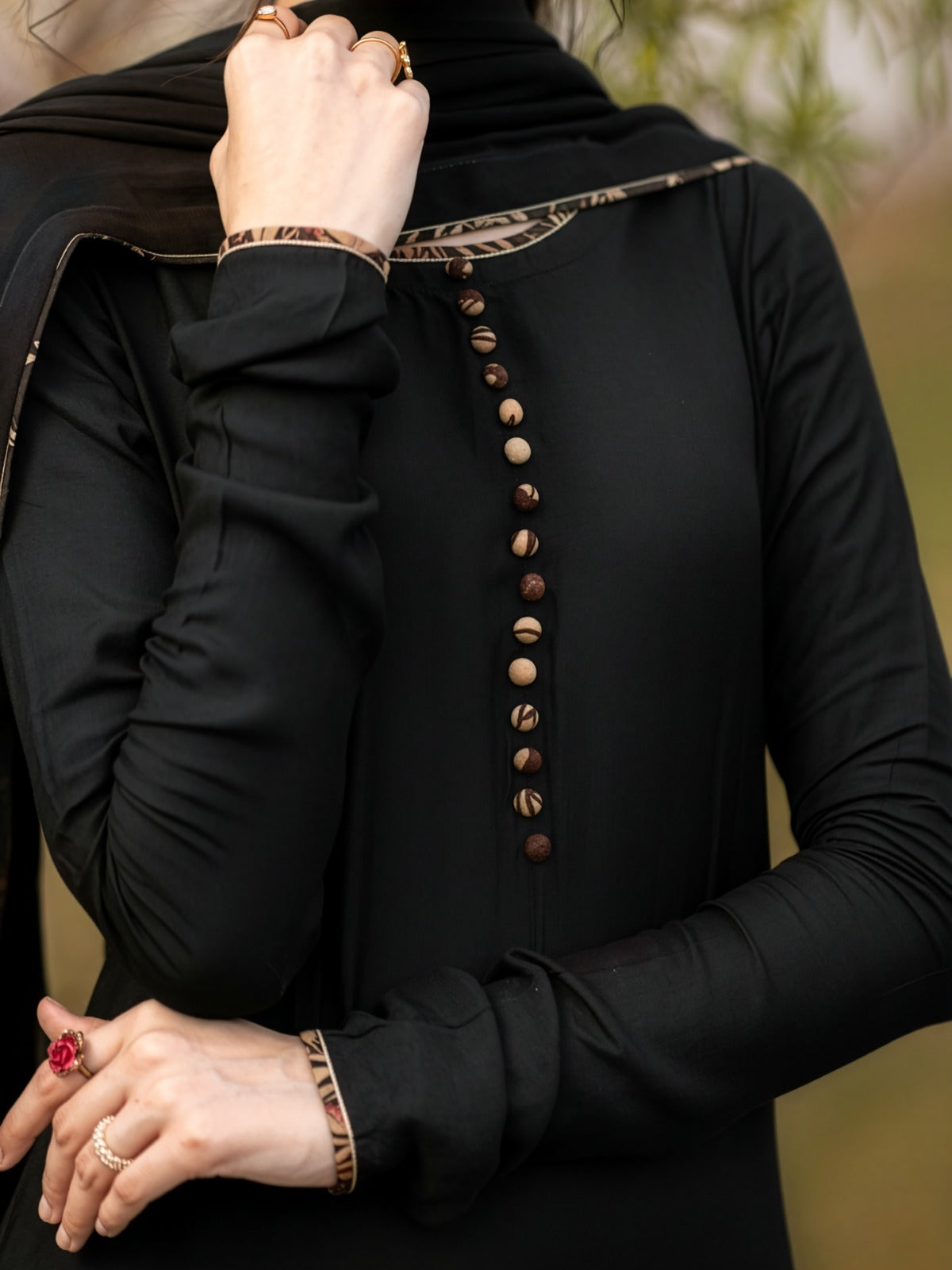 Sanam - Black
