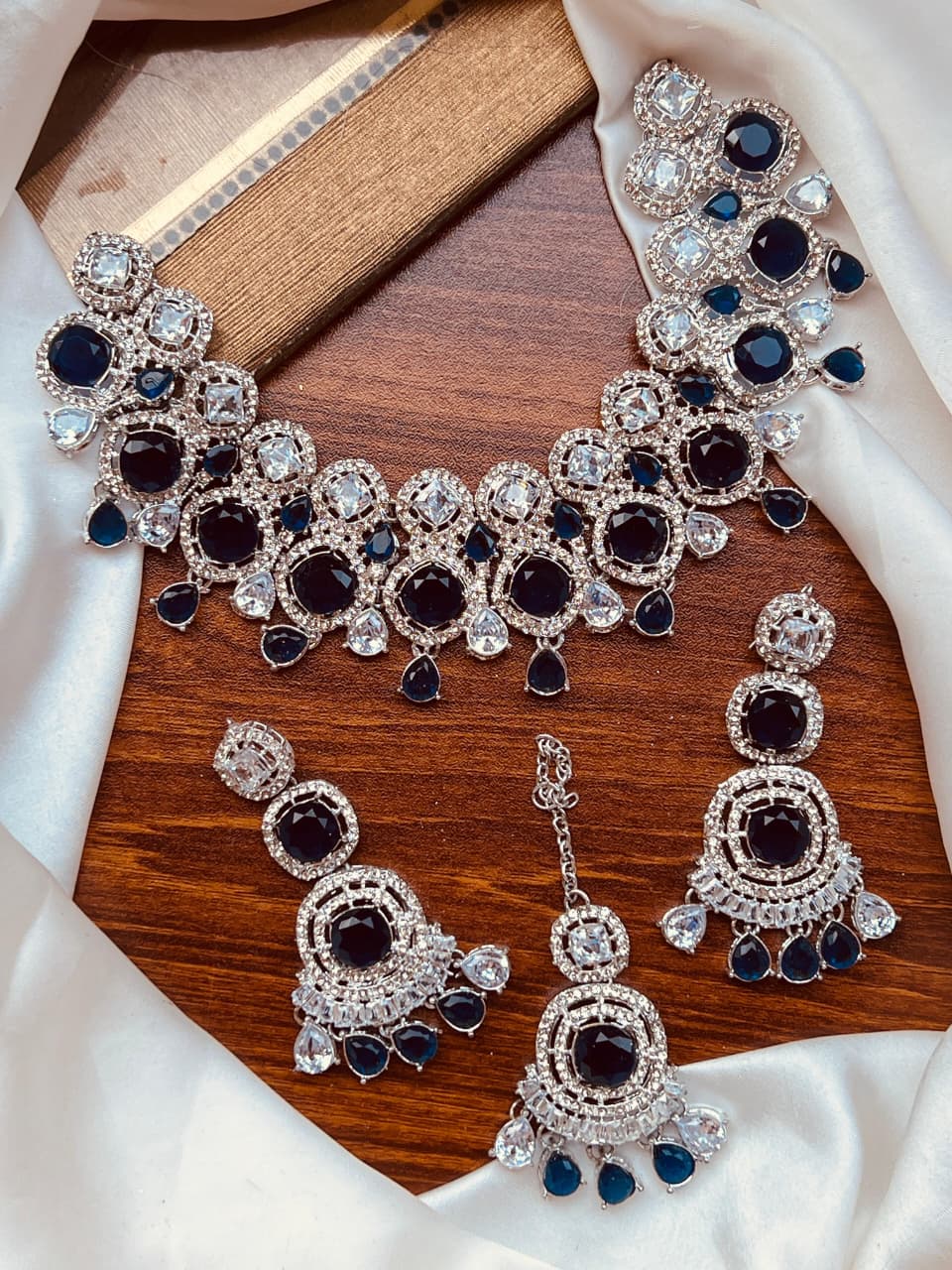 Elegant Silver Partywear Set – Women’s Jewelry