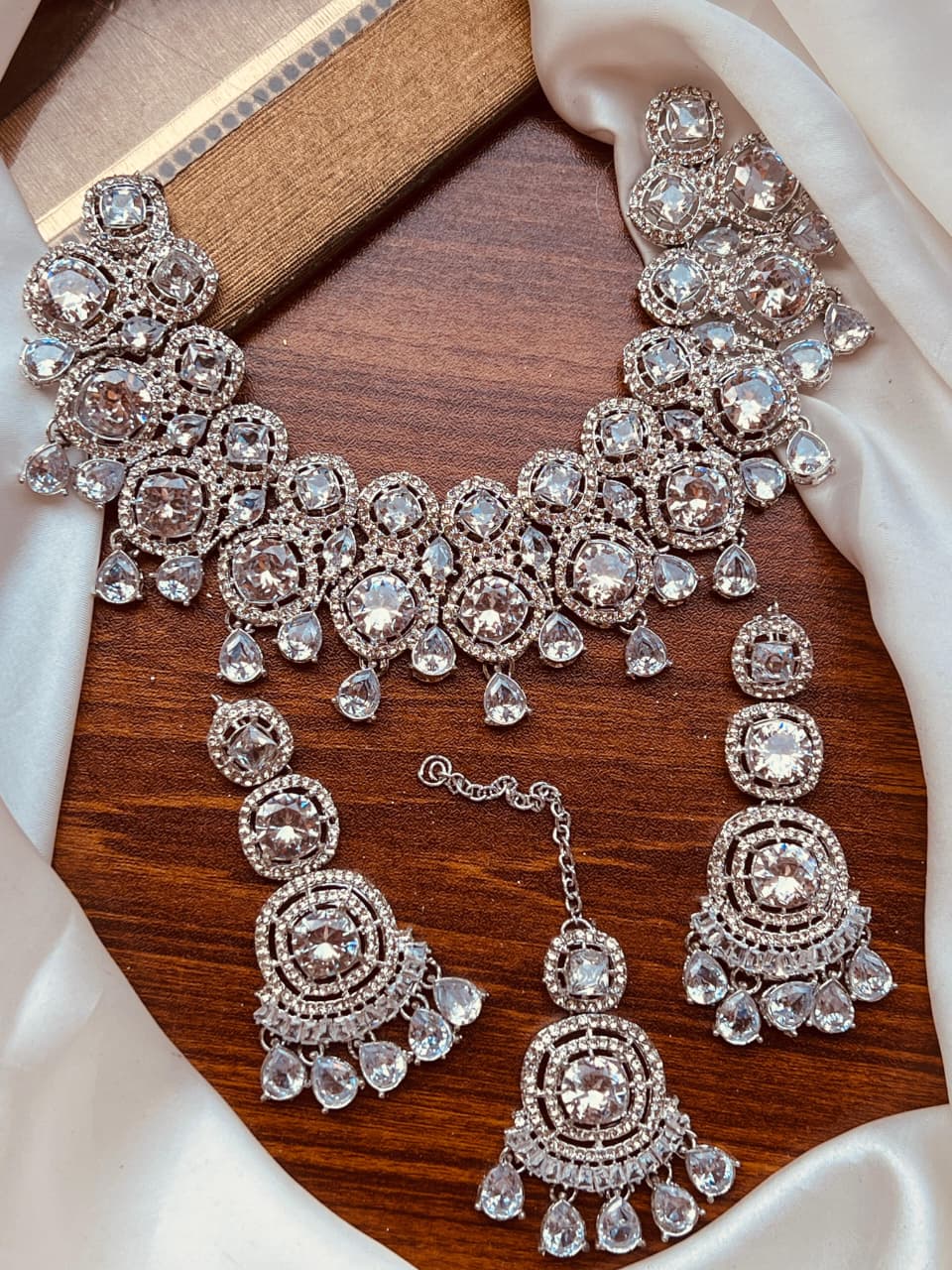 Elegant Silver Partywear Set – Women’s Jewelry