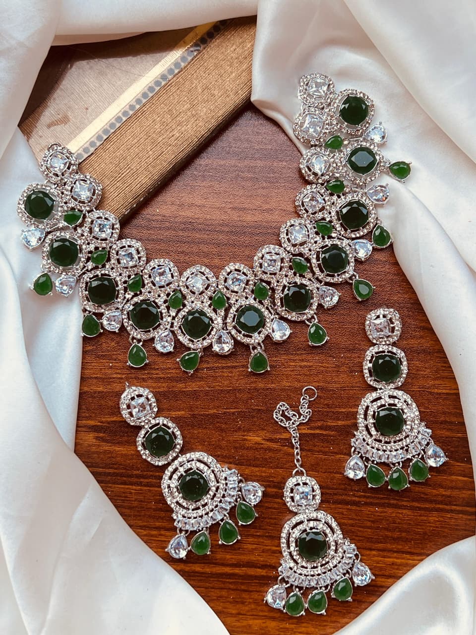 Elegant Silver Partywear Set – Women’s Jewelry